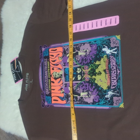 PINK FLOYD Queen Elizabeth Concert Poster Graphic Tee ~ NWT - Picture 5 of 10